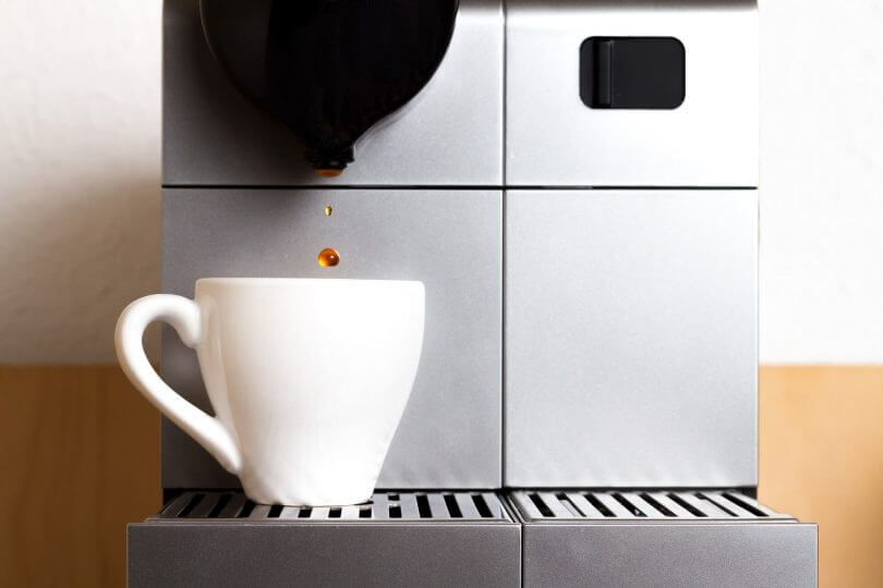 Kaffeemaschine mit Kaffeetasse