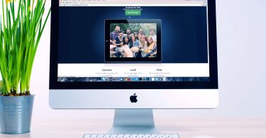 Computer mit Bewerbungs-Homepage