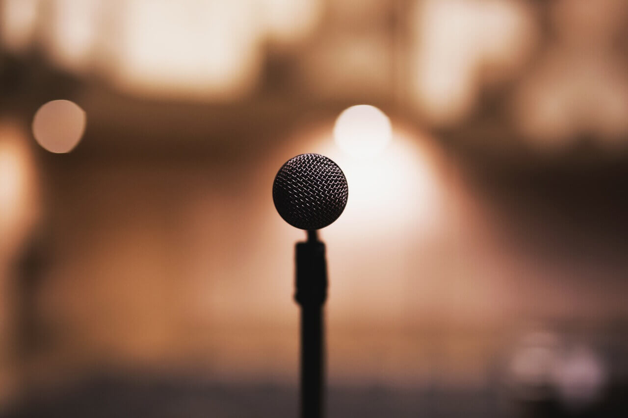 Stimme und Aussprache am Telefon und im Büro